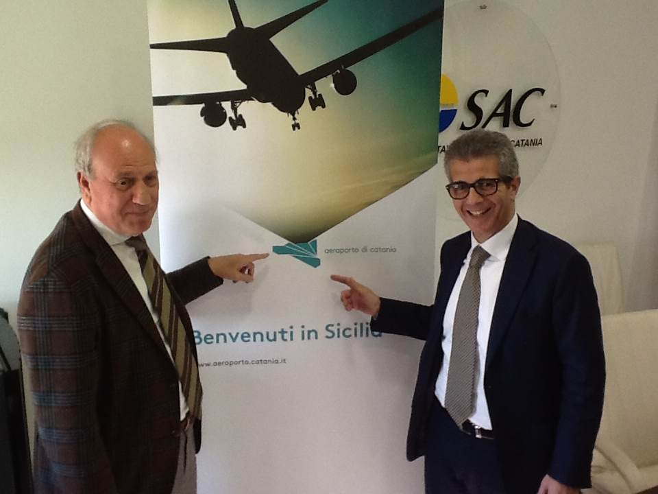 Presentazione logo aeroporto e social network